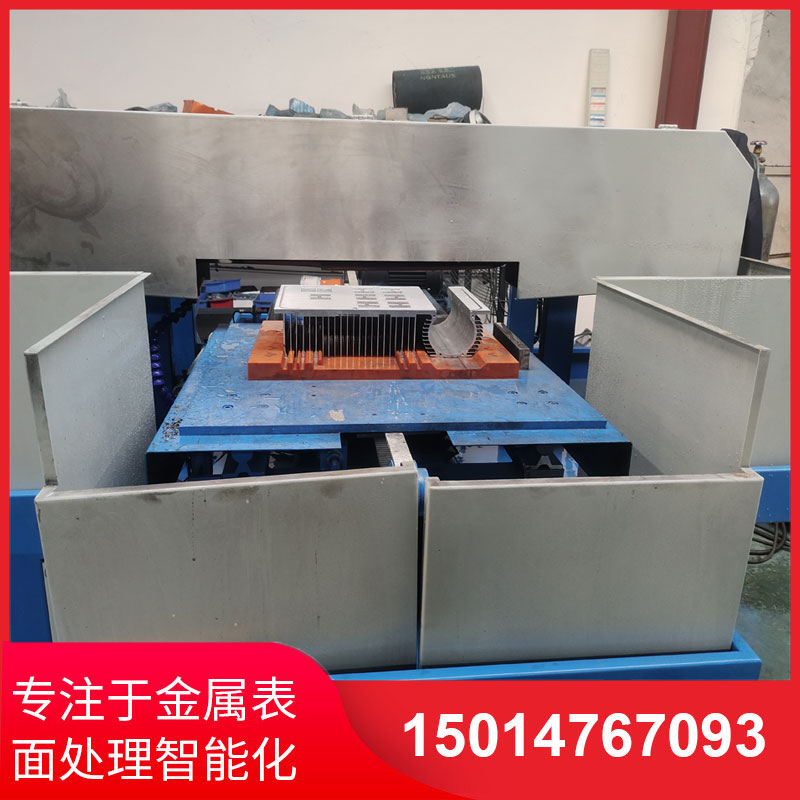 鋁材(cai)直(zhi)紋拉絲(si)機廠傢